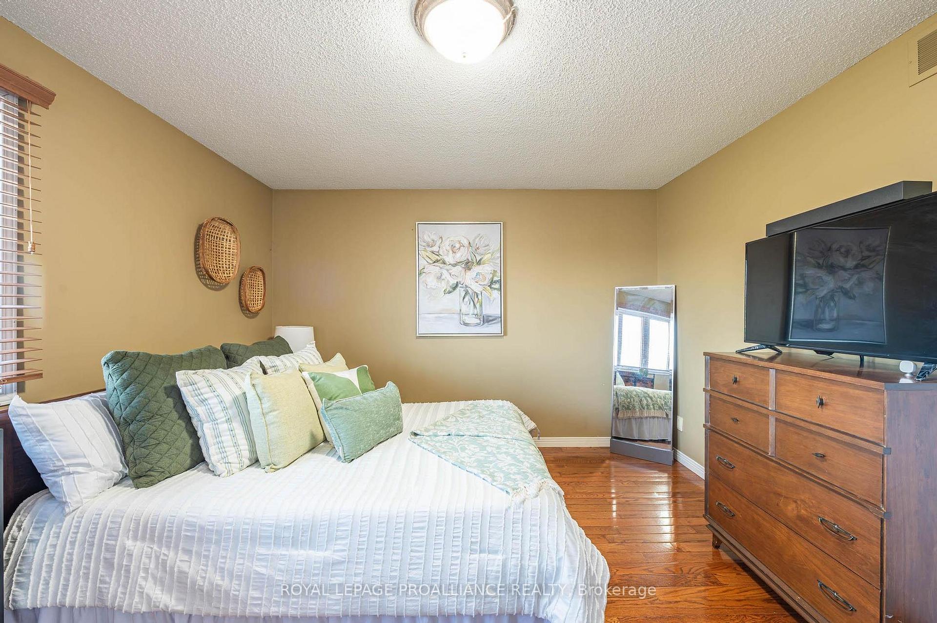 Photo 16 of 7 Fieldcrest Avenue, Clarington, Courtice — HOMEH