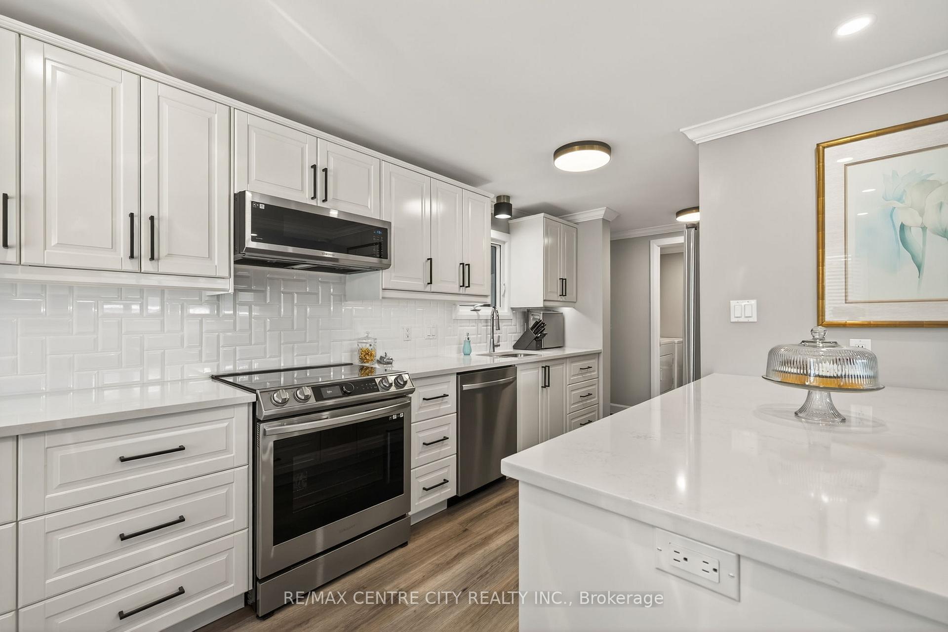 Photo 2 of 19 Miller Street, Strathroy-Caradoc, SW — HOMEH