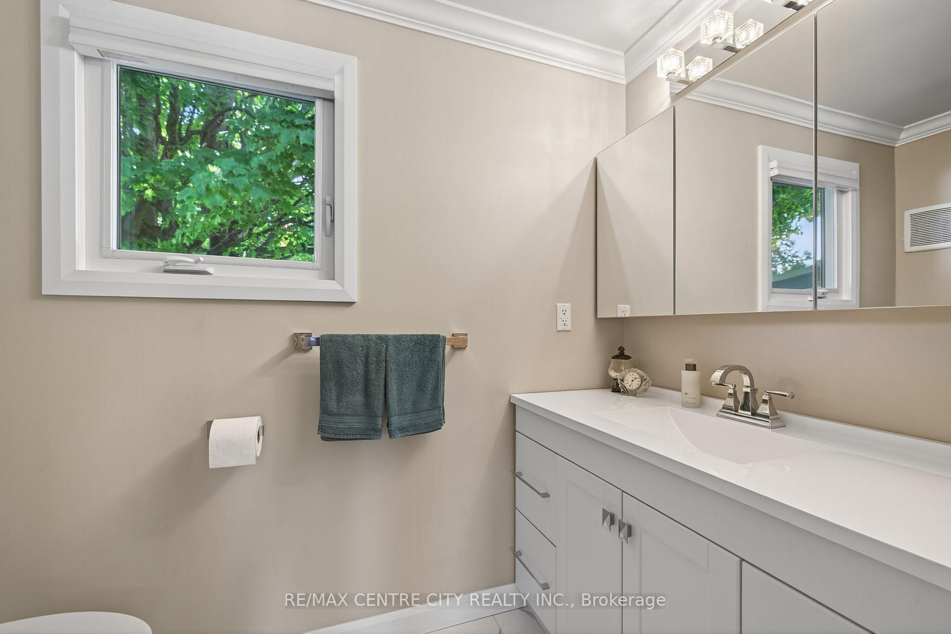 Photo 34 of 19 Miller Street, Strathroy-Caradoc, SW — HOMEH