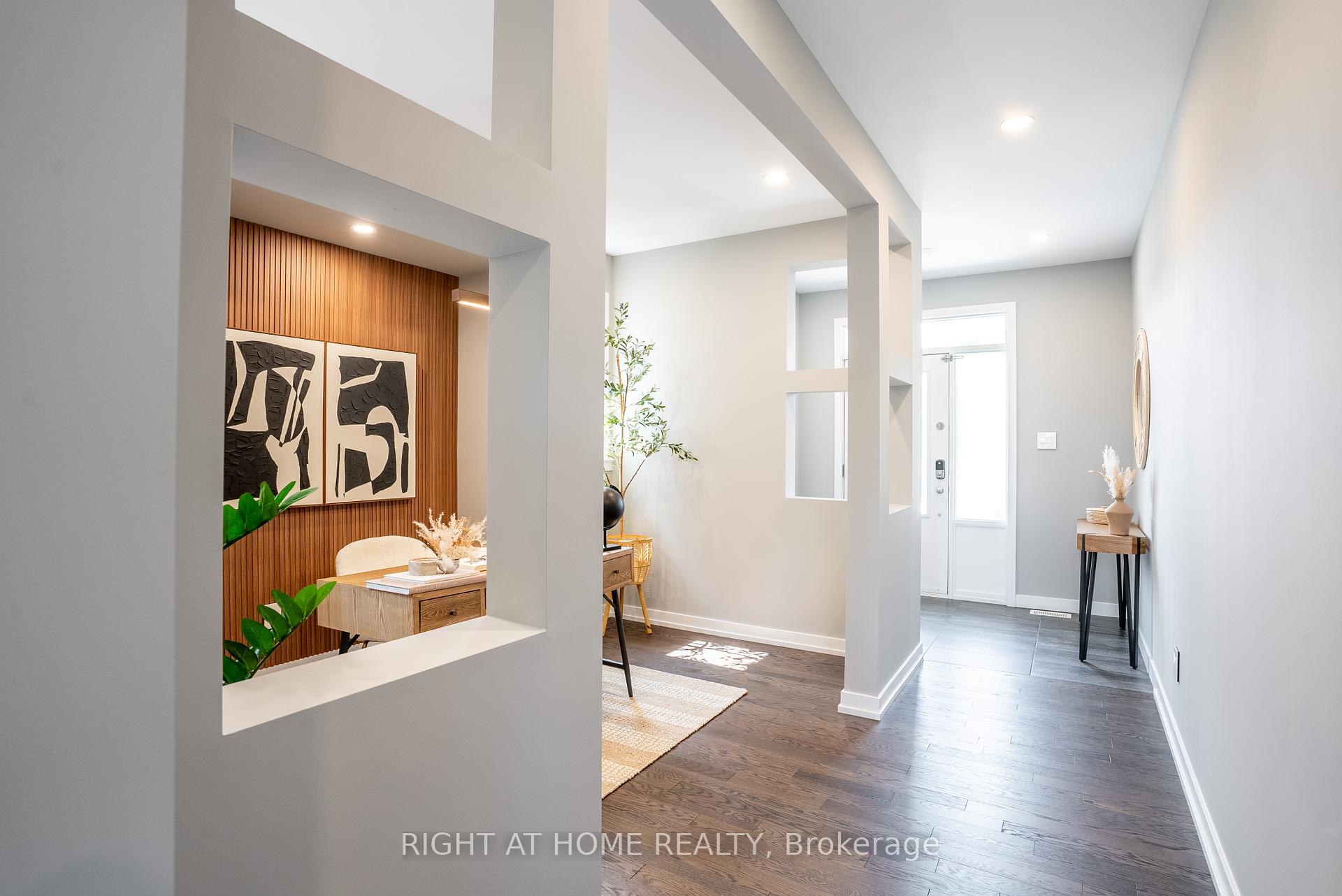 Photo 3 of 345 Andalusian Crescent, Ottawa, Kanata - Emerald Meadows/Trailwest — HOMEH