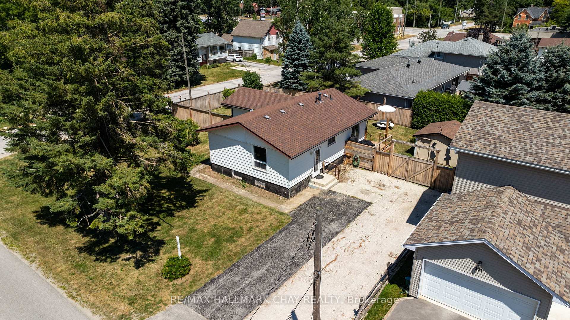 Photo 1 of 203 Sutherland Street N, Clearview, Stayner — HOMEH