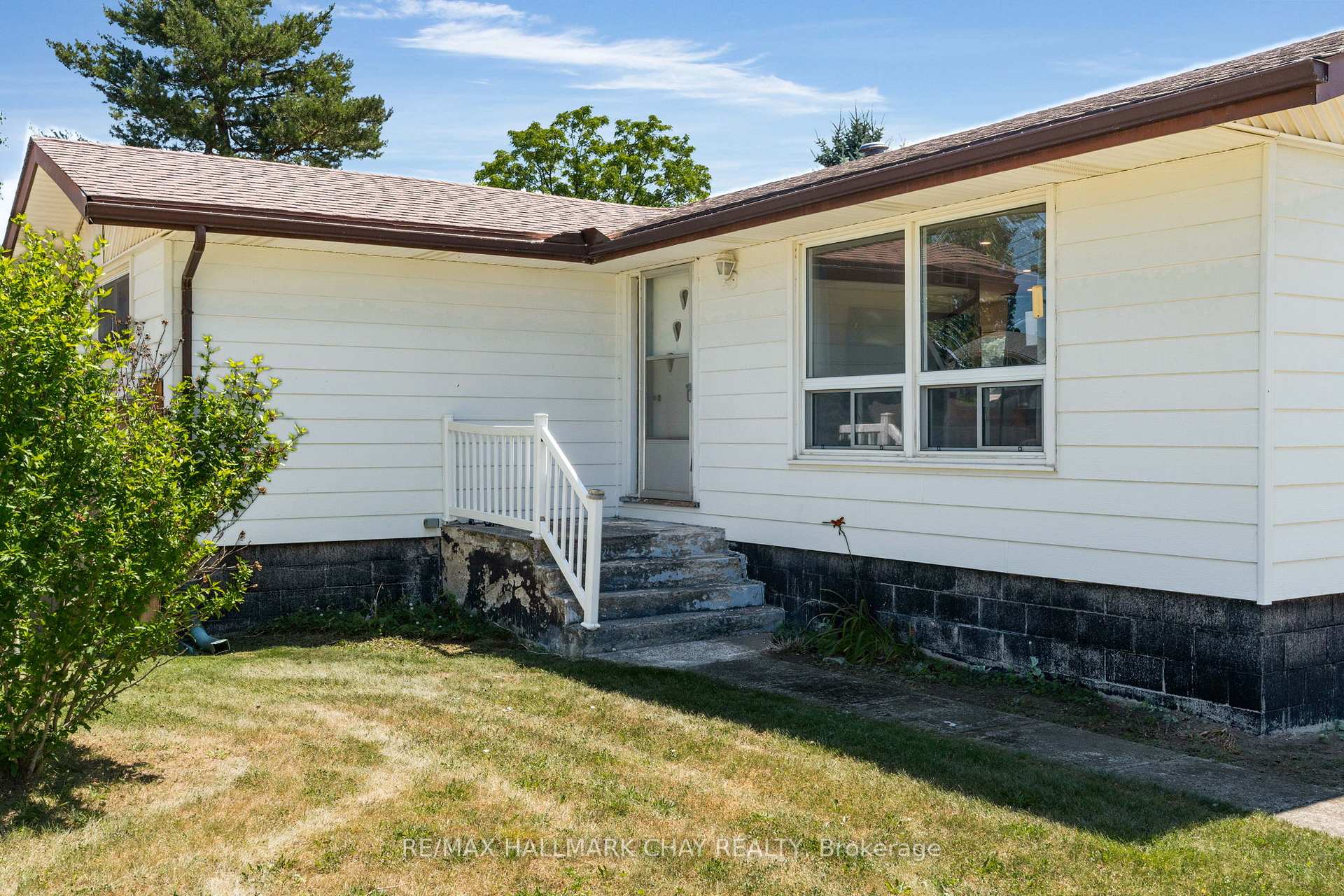 Photo 7 of 203 Sutherland Street N, Clearview, Stayner — HOMEH