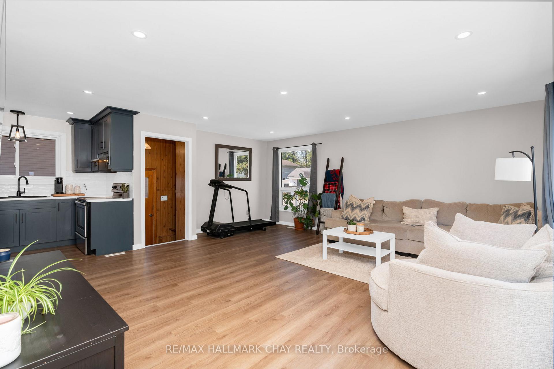 Photo 3 of 203 Sutherland Street N, Clearview, Stayner — HOMEH