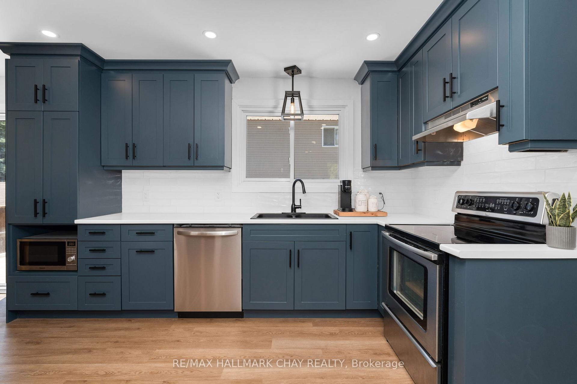 Photo 5 of 203 Sutherland Street N, Clearview, Stayner — HOMEH