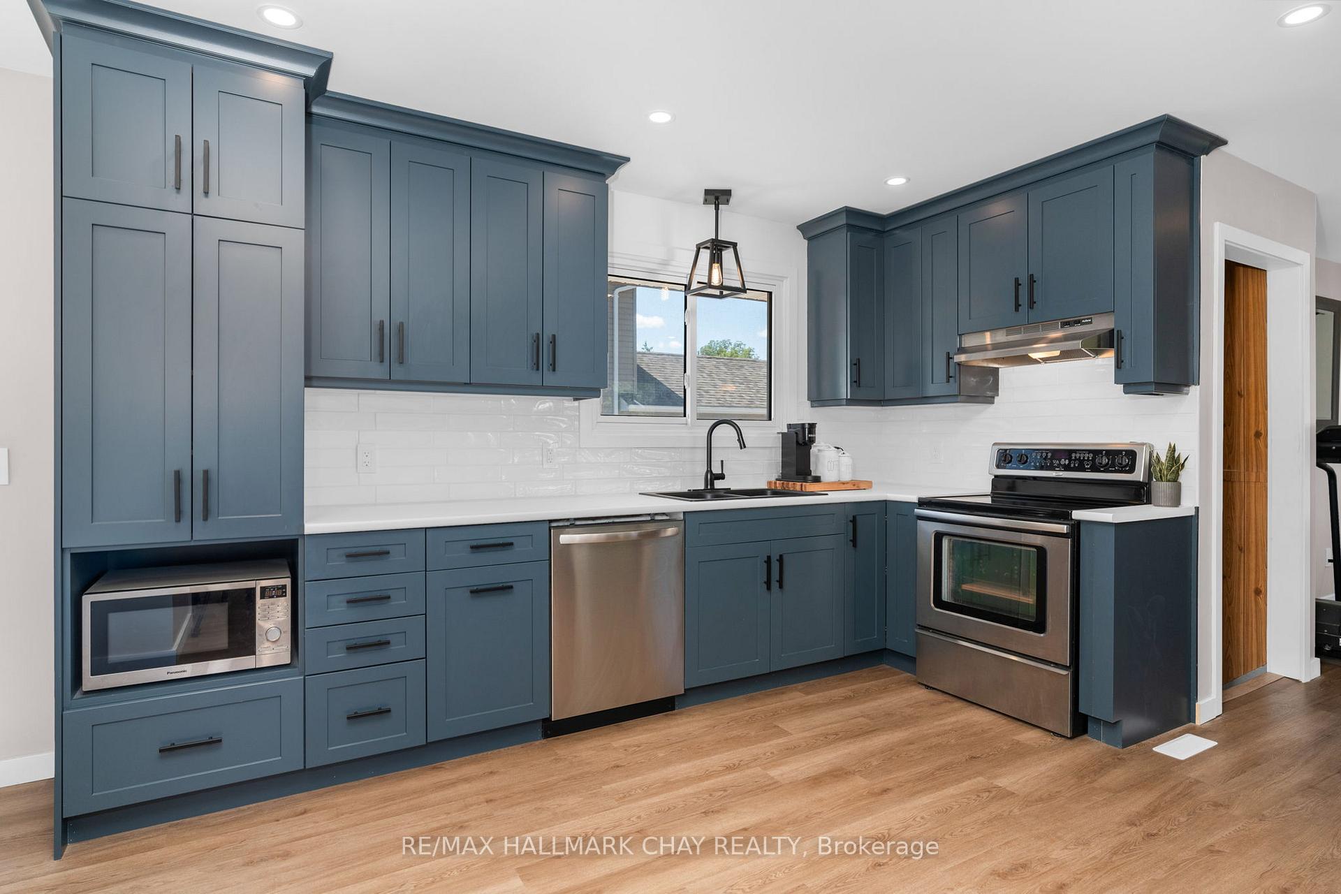 Photo 18 of 203 Sutherland Street N, Clearview, Stayner — HOMEH