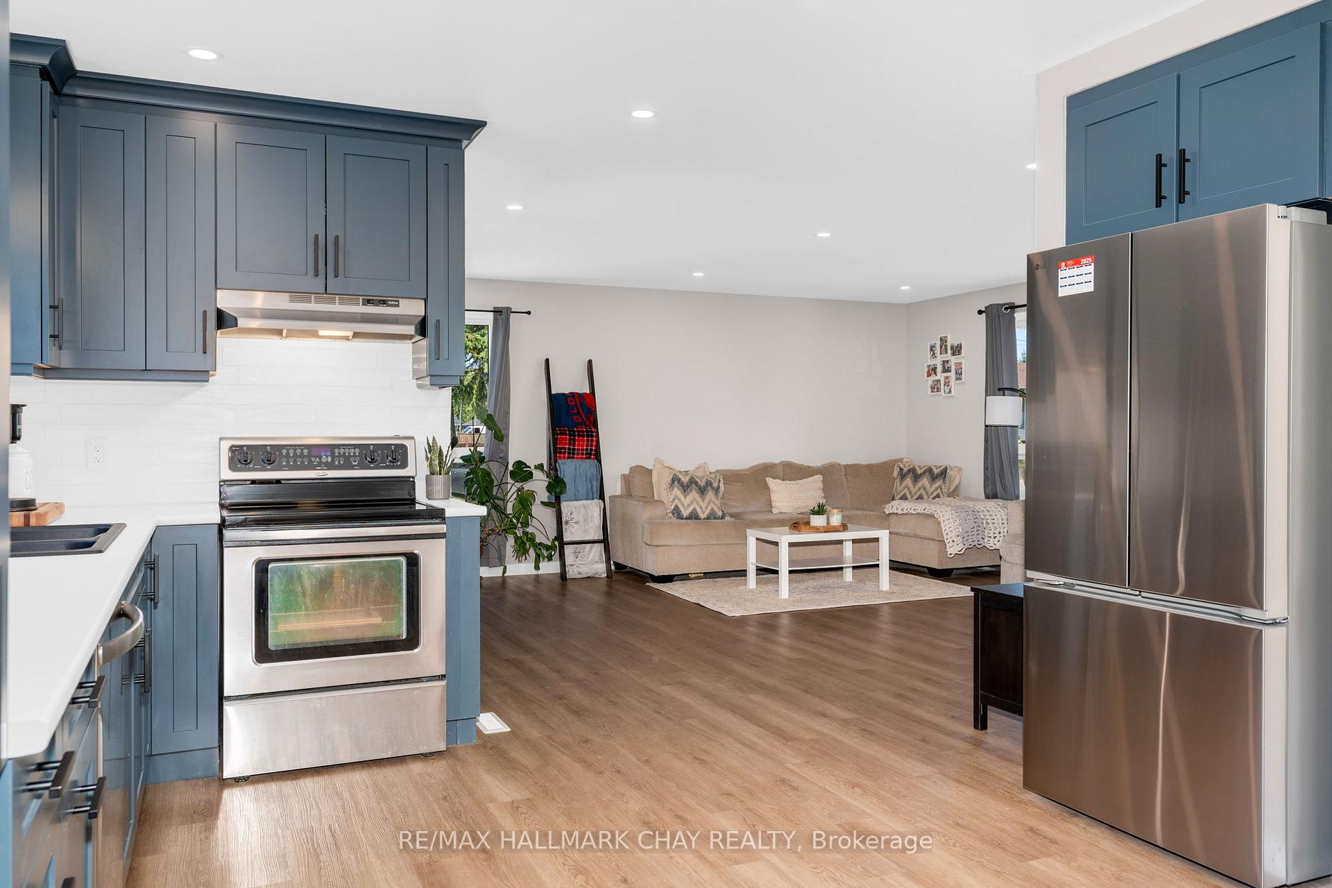 Photo 11 of 203 Sutherland Street N, Clearview, Stayner — HOMEH