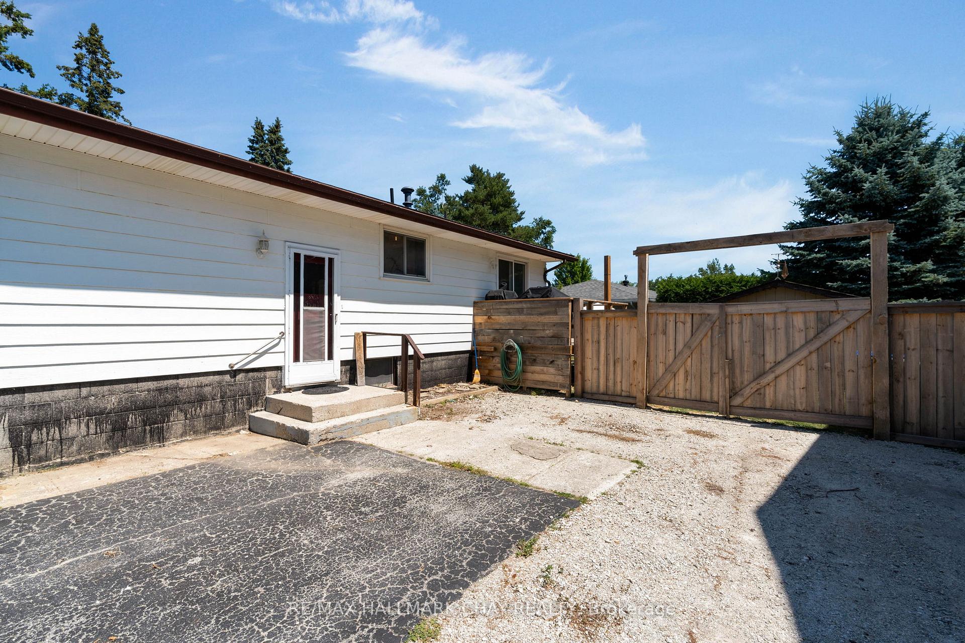 Photo 23 of 203 Sutherland Street N, Clearview, Stayner — HOMEH