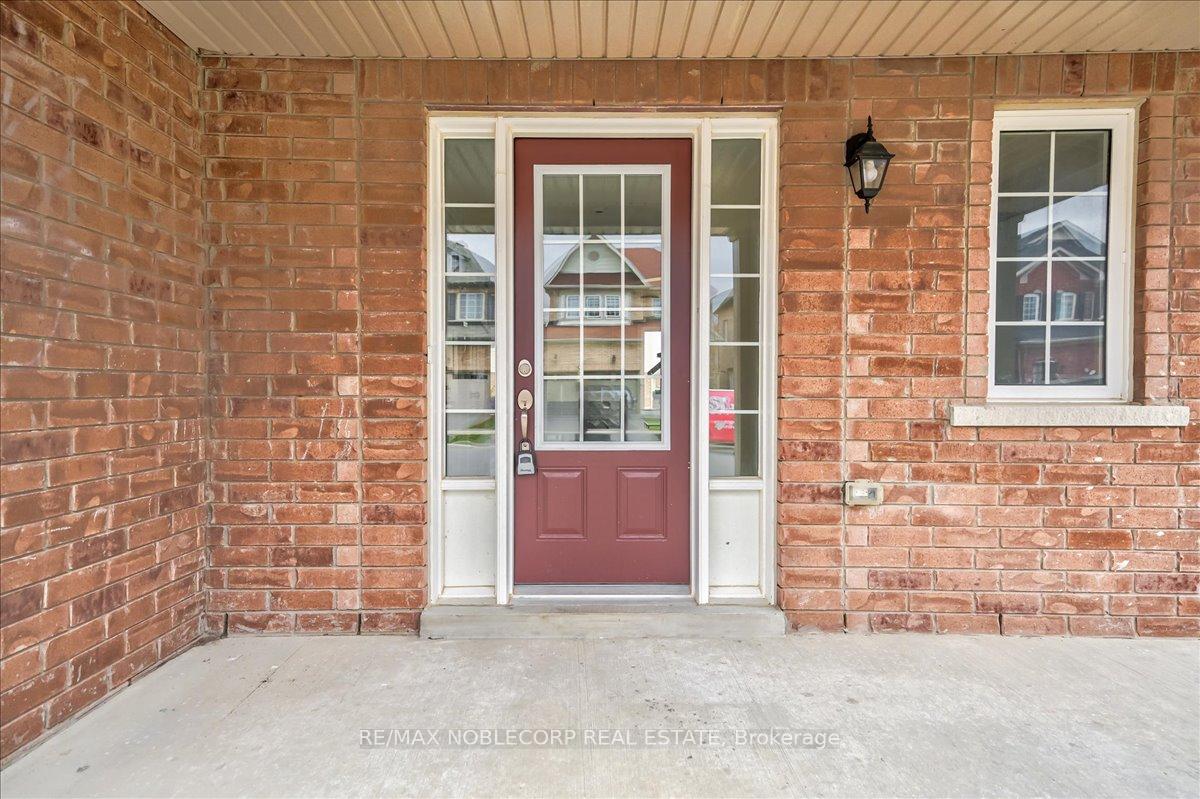 Photo 2 of 214 Bruce Cameron Drive, Clarington, Bowmanville — HOMEH