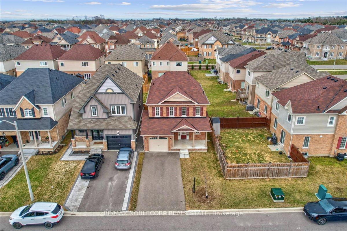 Photo 9 of 214 Bruce Cameron Drive, Clarington, Bowmanville — HOMEH