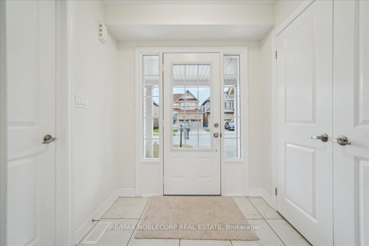 Photo 6 of 214 Bruce Cameron Drive, Clarington, Bowmanville — HOMEH