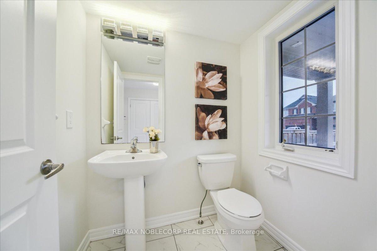 Photo 7 of 214 Bruce Cameron Drive, Clarington, Bowmanville — HOMEH