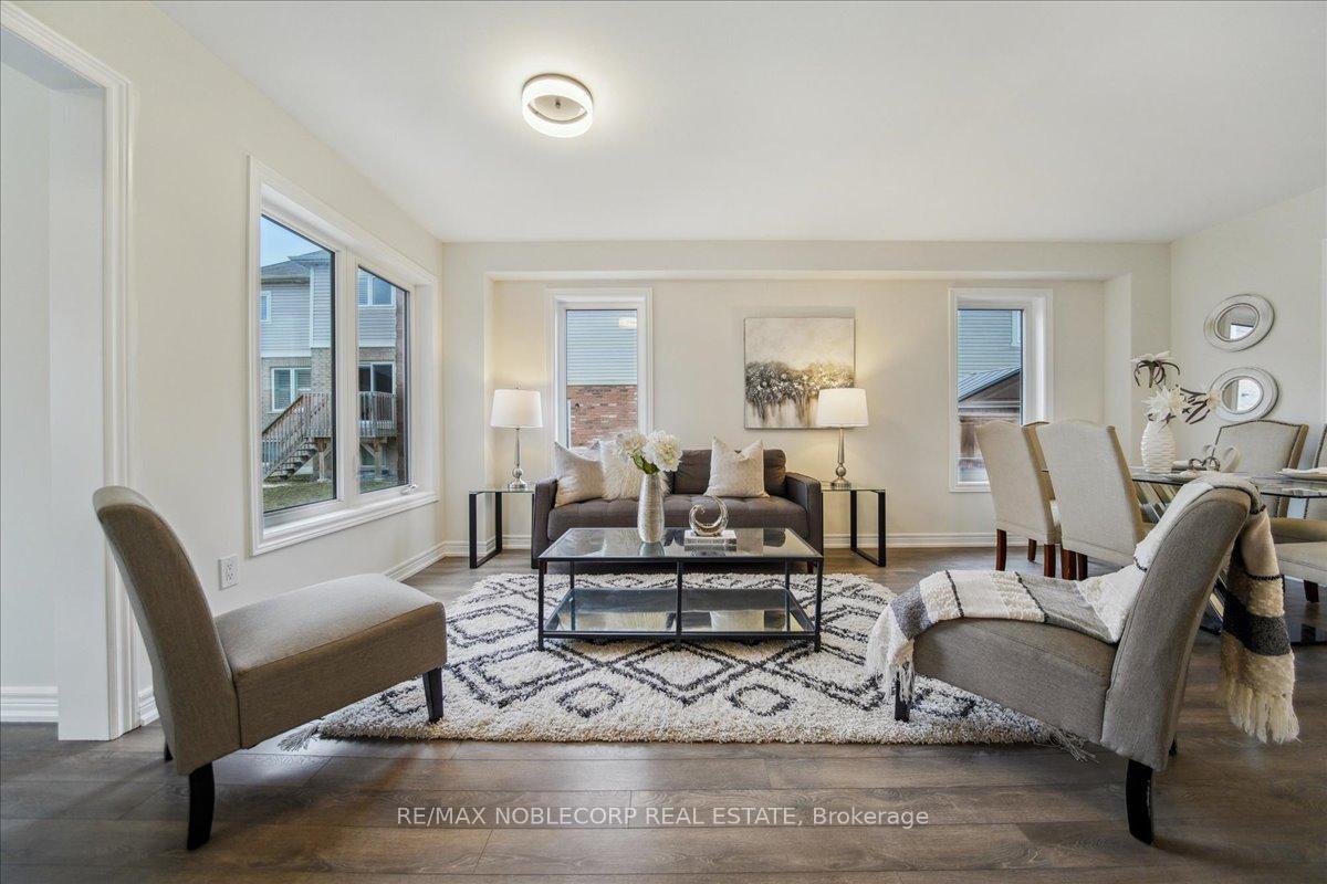 Photo 10 of 214 Bruce Cameron Drive, Clarington, Bowmanville — HOMEH