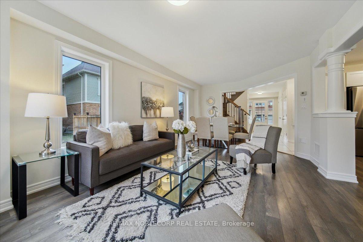 Photo 13 of 214 Bruce Cameron Drive, Clarington, Bowmanville — HOMEH
