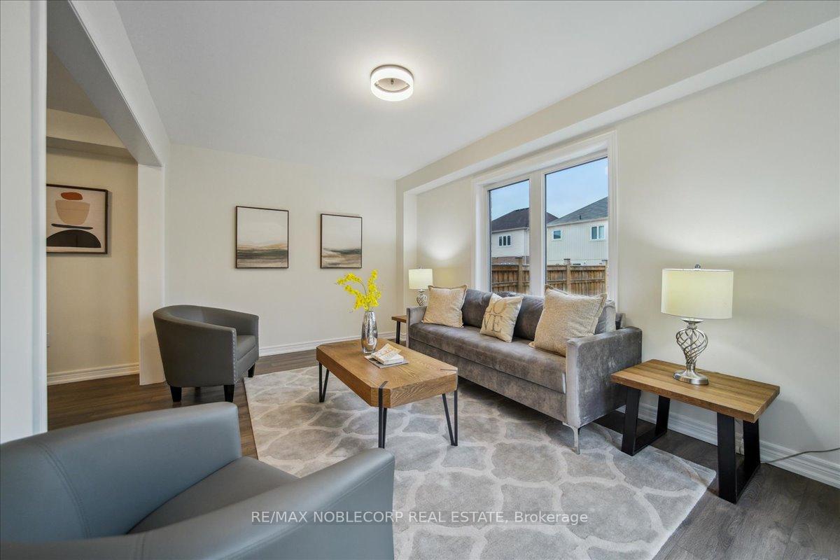 Photo 14 of 214 Bruce Cameron Drive, Clarington, Bowmanville — HOMEH