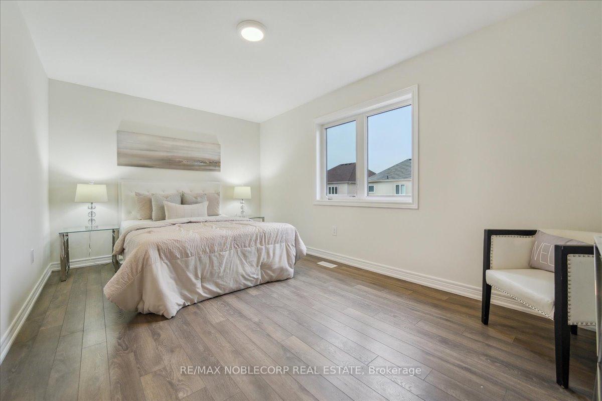 Photo 23 of 214 Bruce Cameron Drive, Clarington, Bowmanville — HOMEH