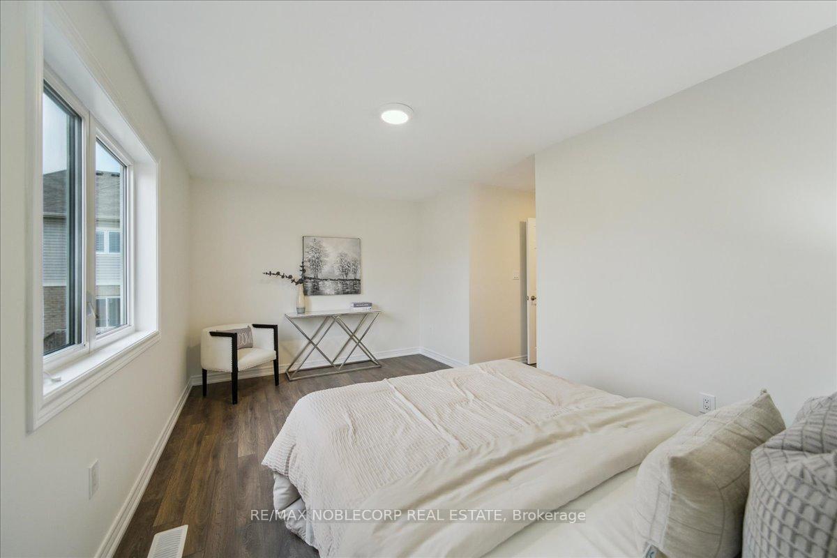Photo 26 of 214 Bruce Cameron Drive, Clarington, Bowmanville — HOMEH