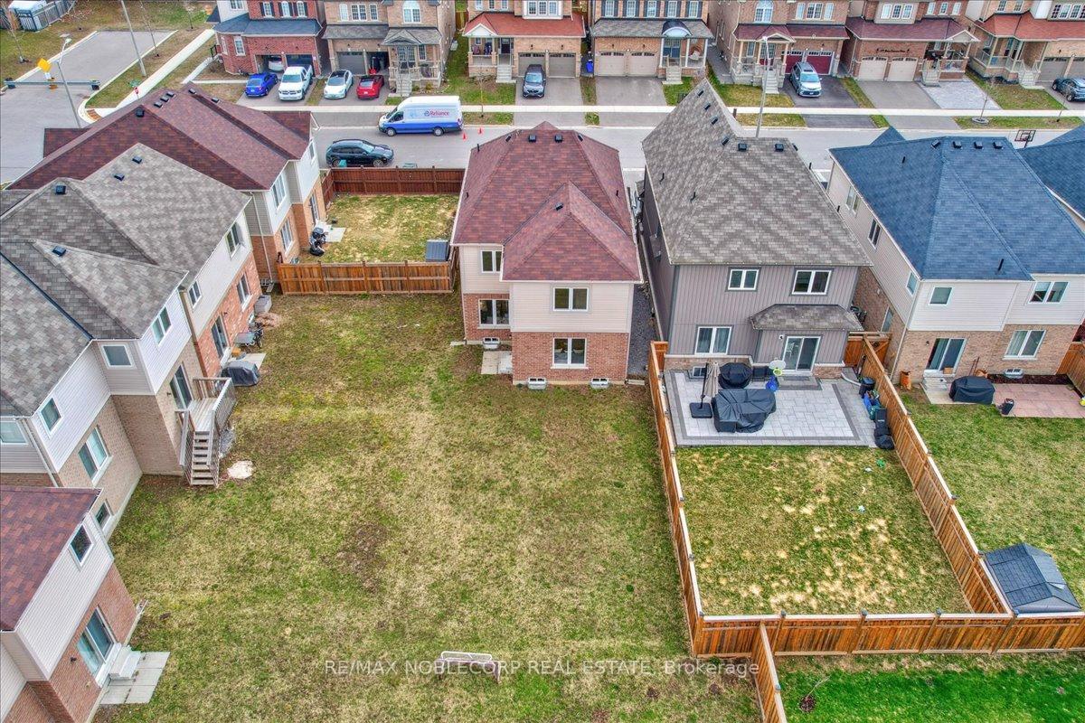 Photo 33 of 214 Bruce Cameron Drive, Clarington, Bowmanville — HOMEH