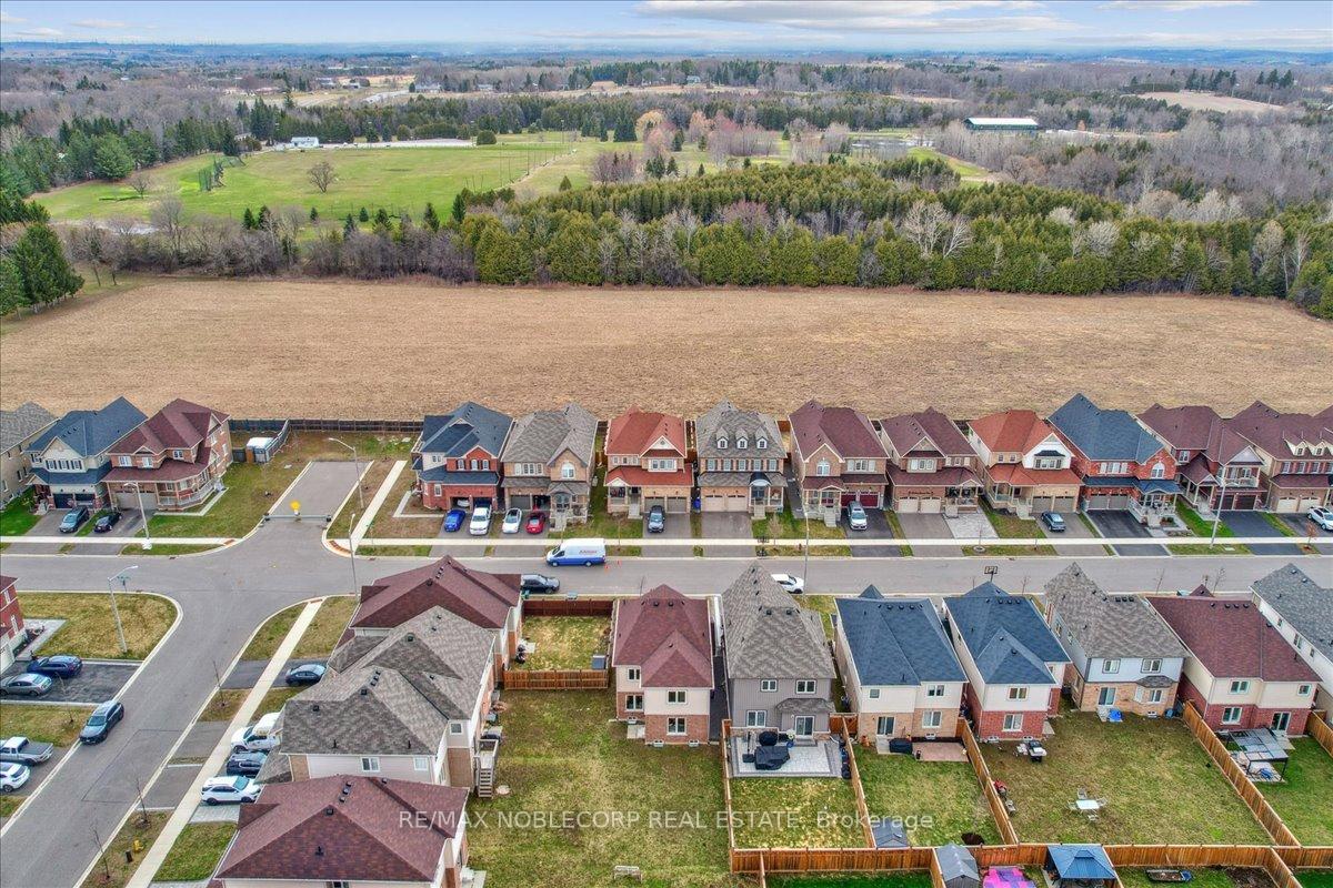 Photo 32 of 214 Bruce Cameron Drive, Clarington, Bowmanville — HOMEH