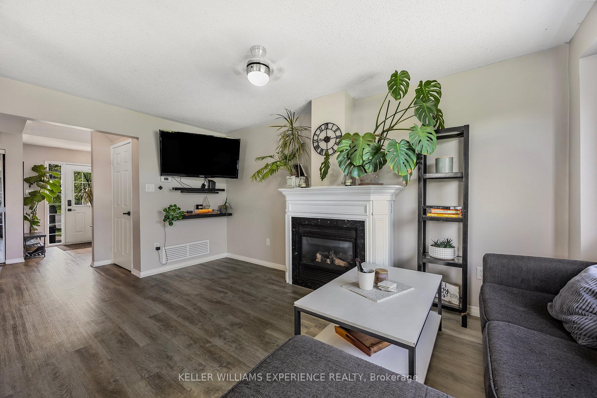 Photo 5 of 13 Sunset Place, Barrie, Holly — HOMEH