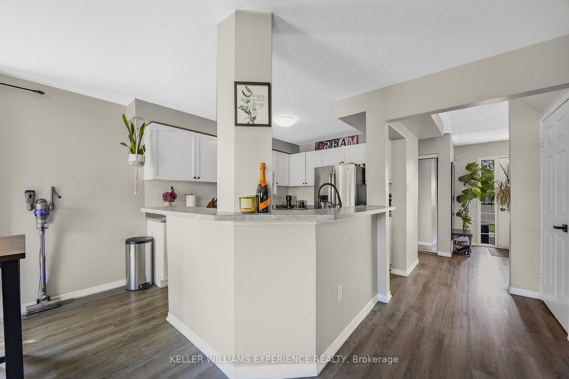 Photo 3 of 13 Sunset Place, Barrie, Holly — HOMEH