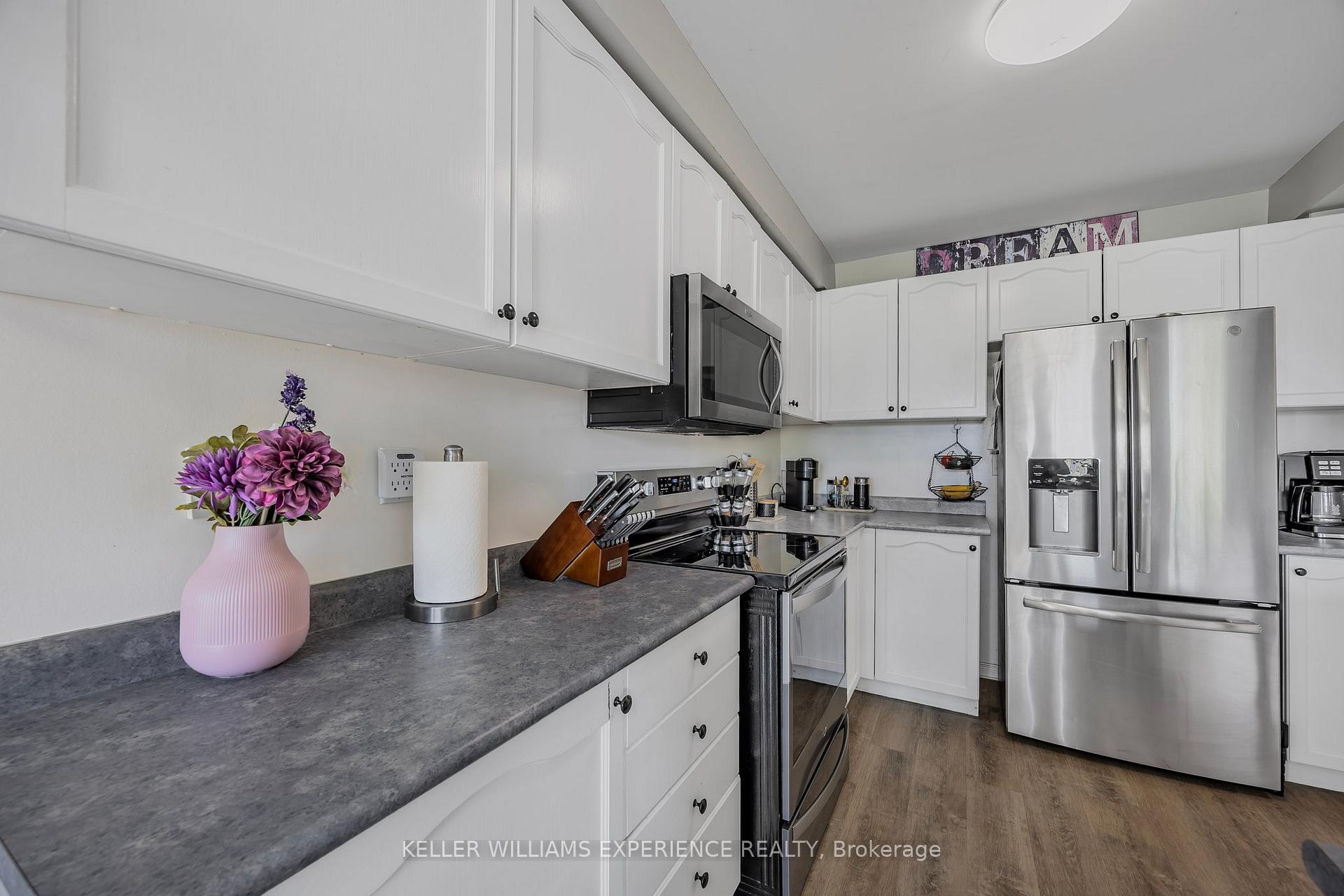 Photo 2 of 13 Sunset Place, Barrie, Holly — HOMEH