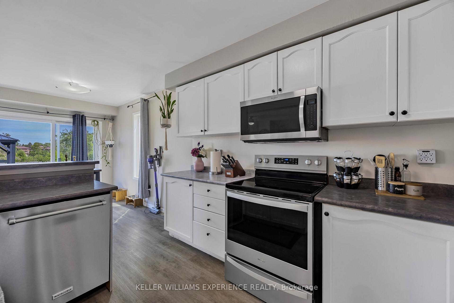 Photo 18 of 13 Sunset Place, Barrie, Holly — HOMEH