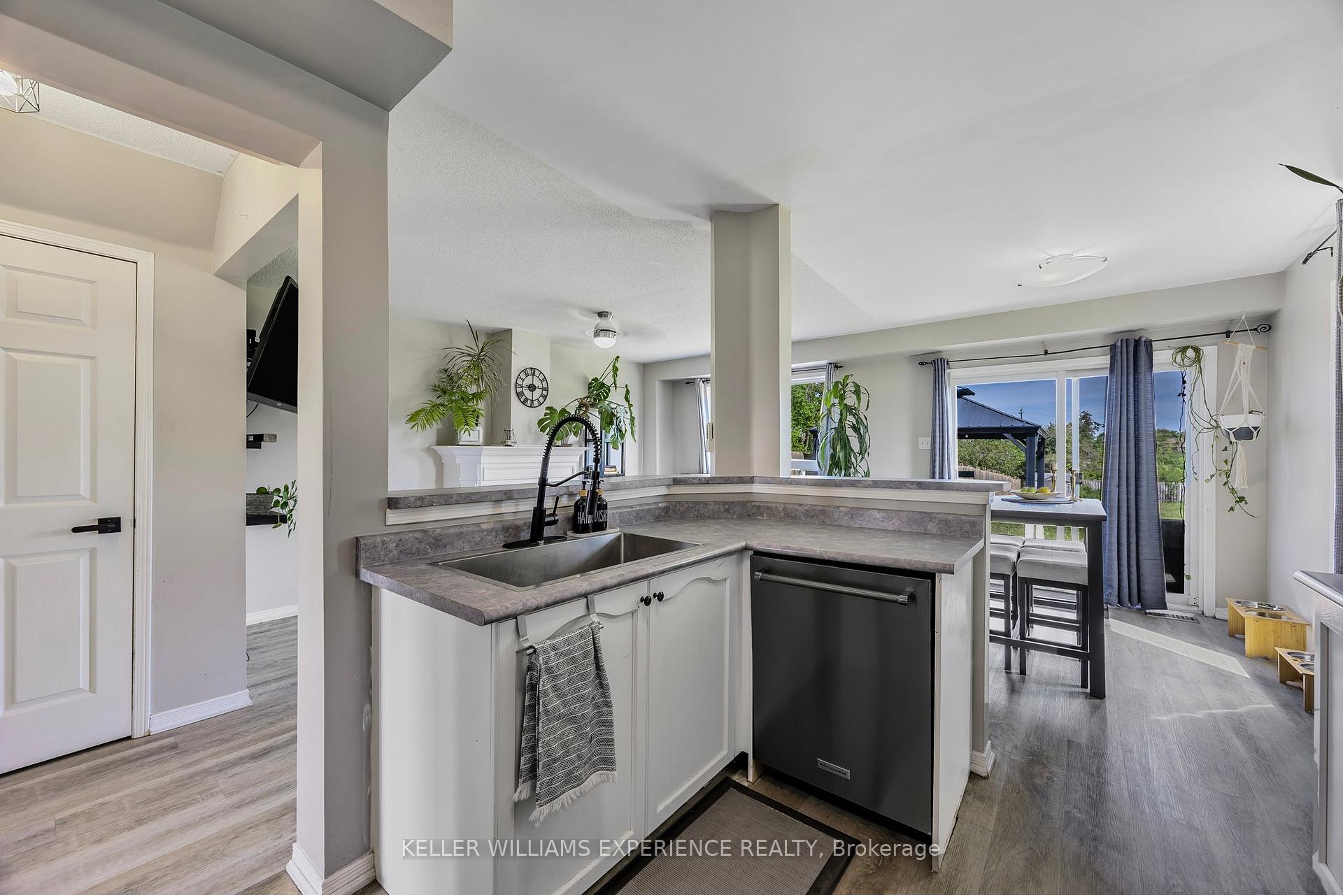 Photo 30 of 13 Sunset Place, Barrie, Holly — HOMEH