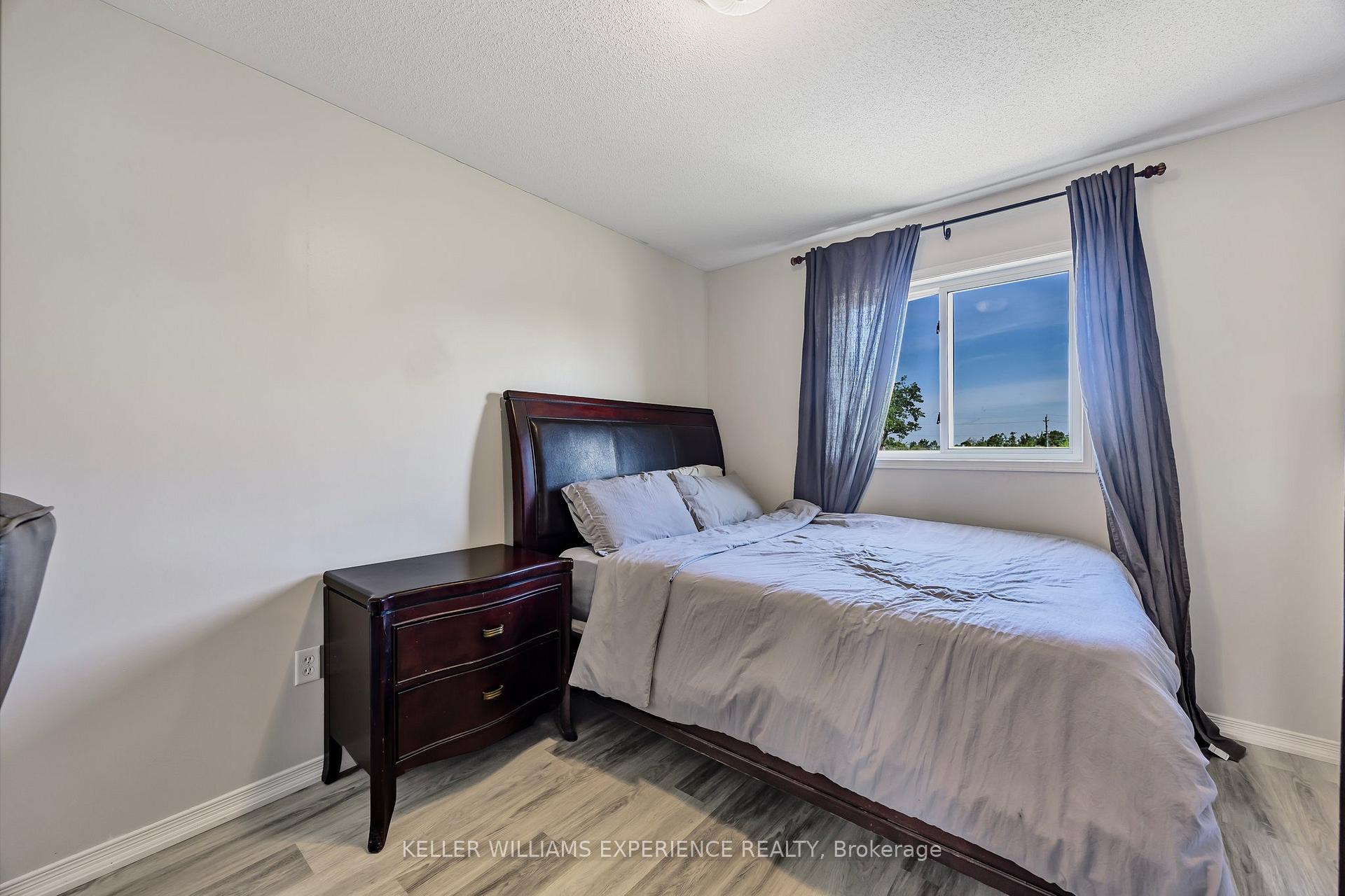 Photo 6 of 13 Sunset Place, Barrie, Holly — HOMEH