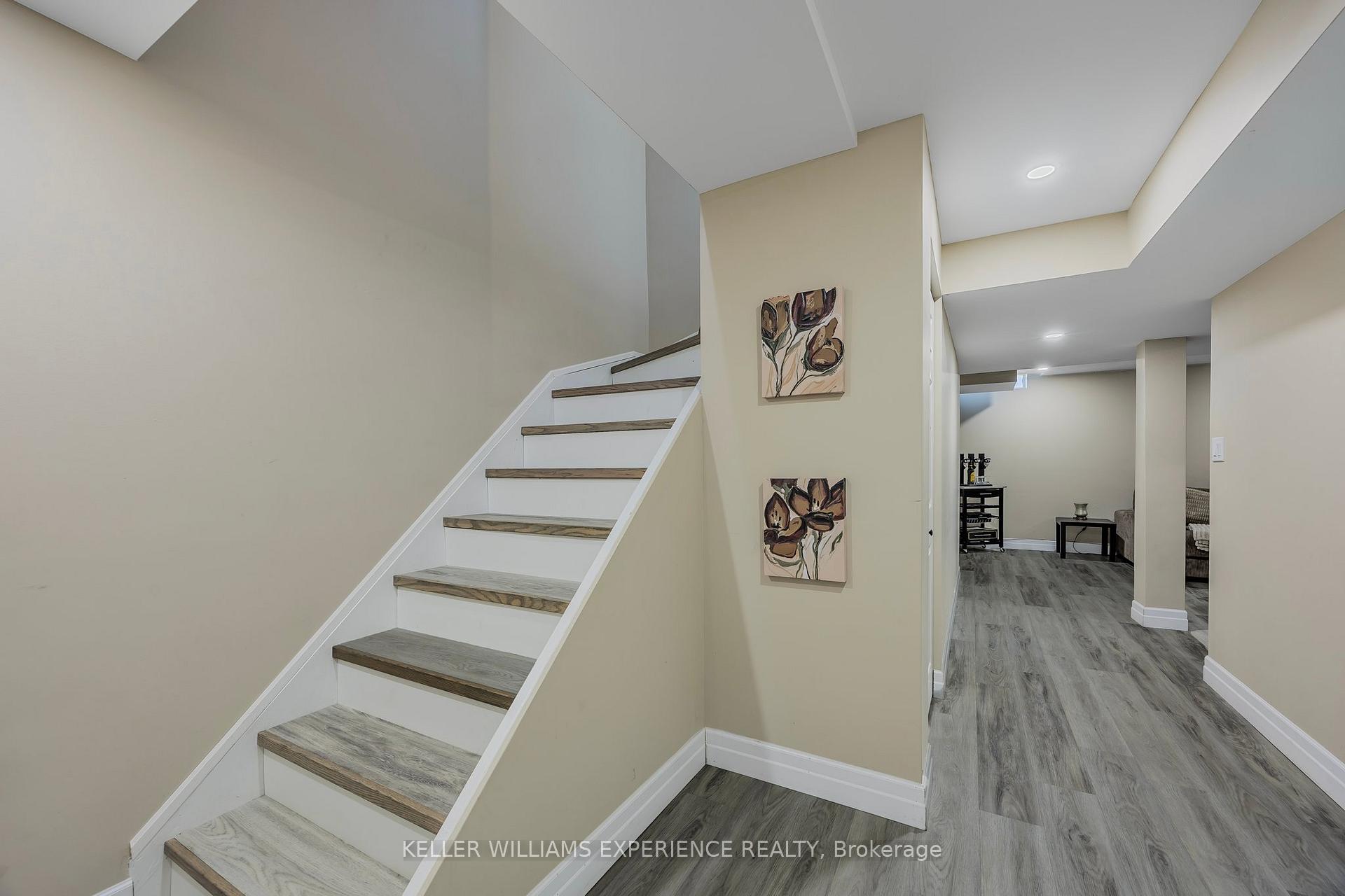 Photo 8 of 13 Sunset Place, Barrie, Holly — HOMEH