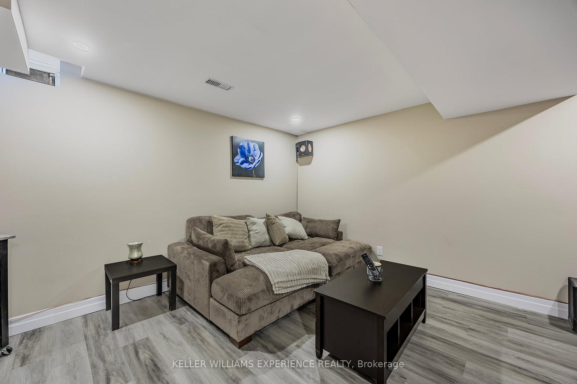 Photo 9 of 13 Sunset Place, Barrie, Holly — HOMEH