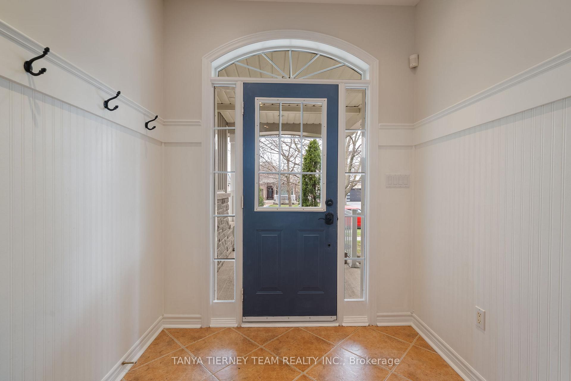 Photo 8 of 364 Carnwith Drive E, Whitby, Brooklin — HOMEH