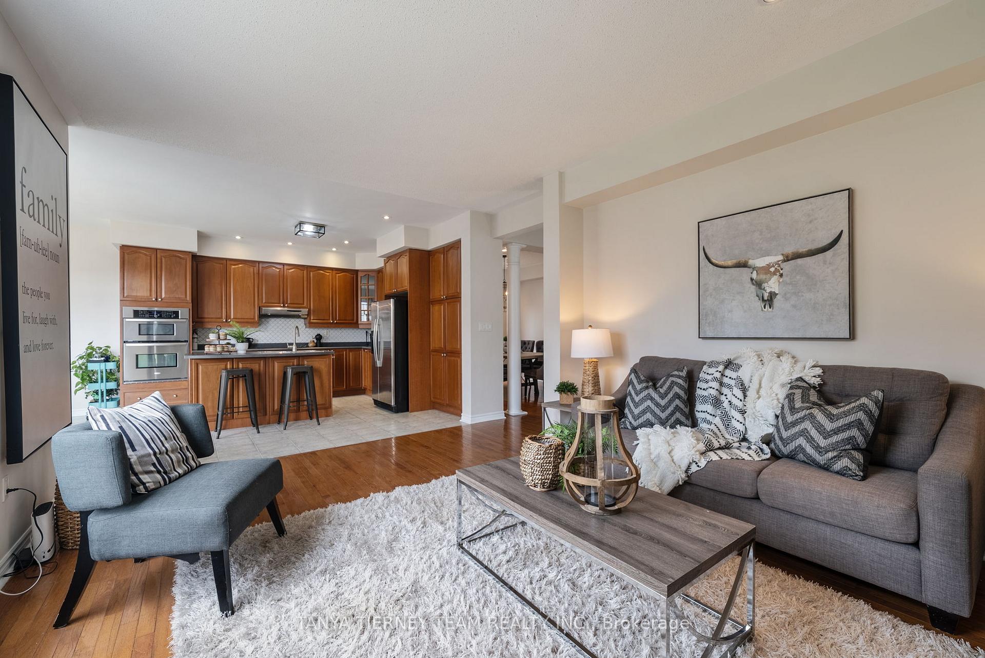 Photo 9 of 364 Carnwith Drive E, Whitby, Brooklin — HOMEH