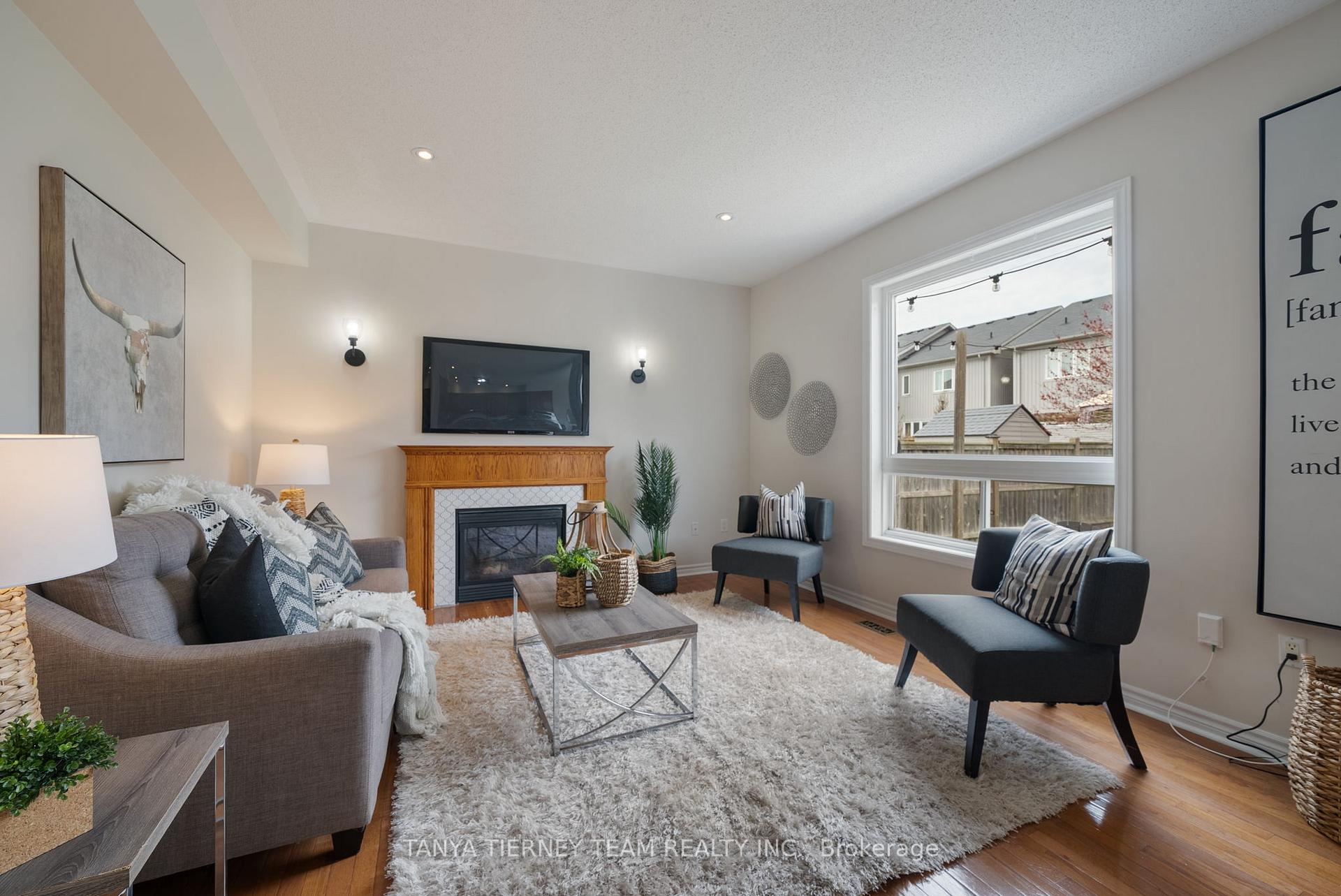 Photo 12 of 364 Carnwith Drive E, Whitby, Brooklin — HOMEH