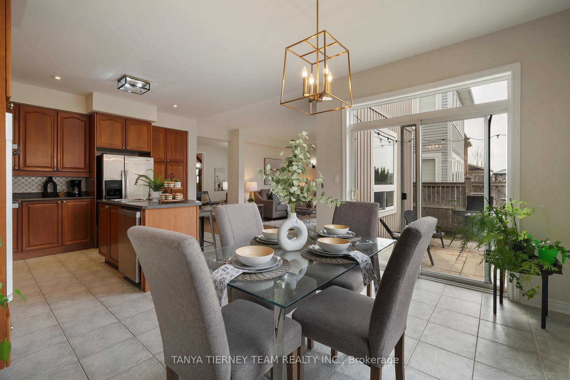 Photo 16 of 364 Carnwith Drive E, Whitby, Brooklin — HOMEH