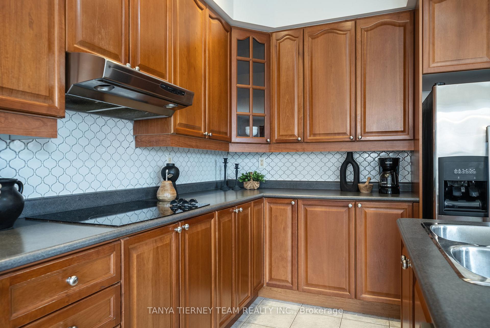 Photo 13 of 364 Carnwith Drive E, Whitby, Brooklin — HOMEH