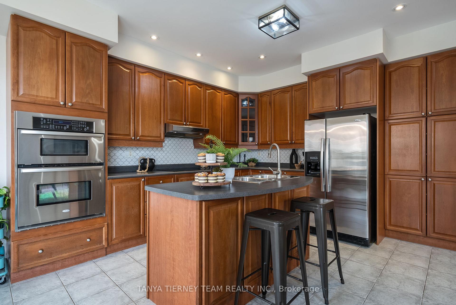 Photo 15 of 364 Carnwith Drive E, Whitby, Brooklin — HOMEH