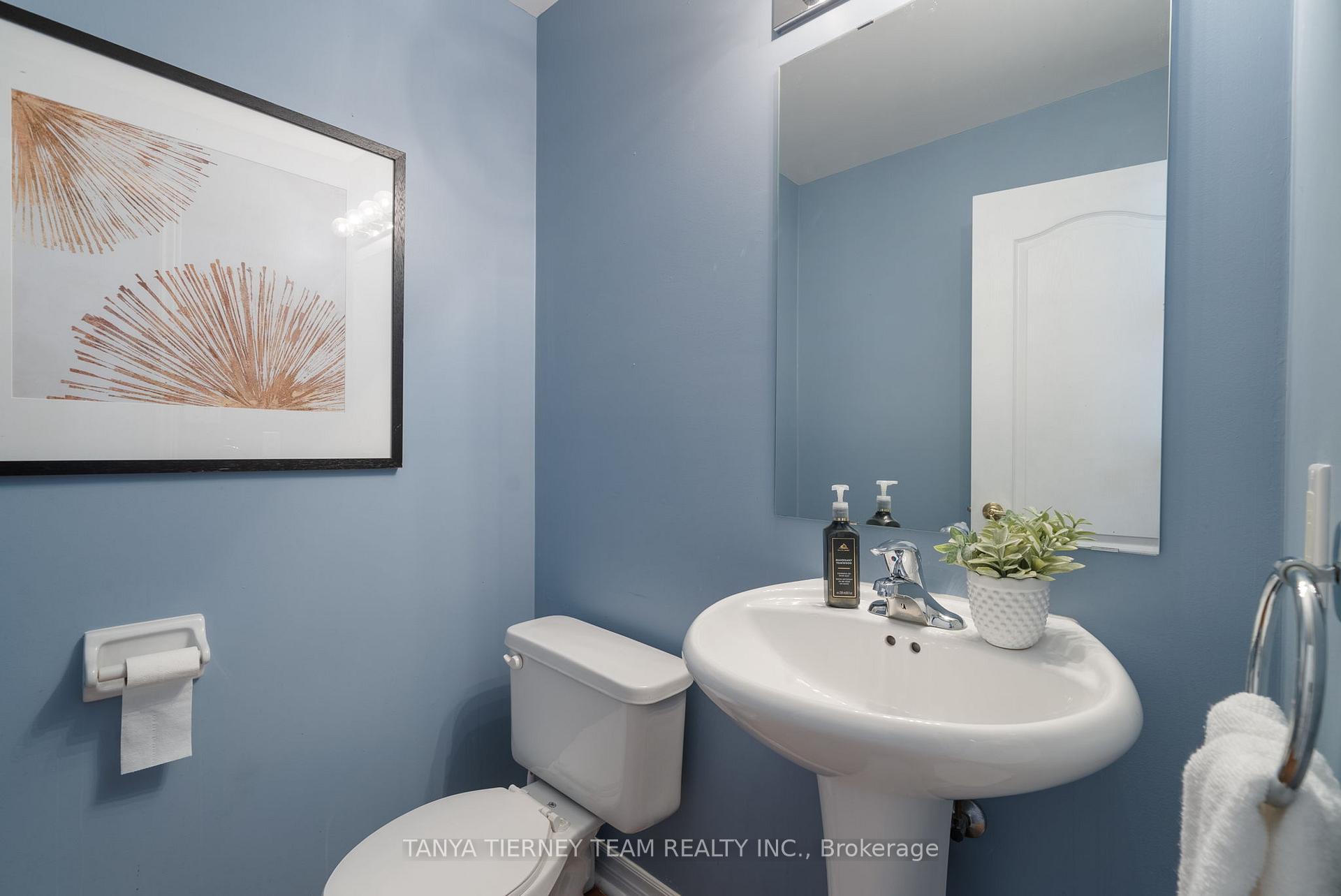 Photo 10 of 364 Carnwith Drive E, Whitby, Brooklin — HOMEH