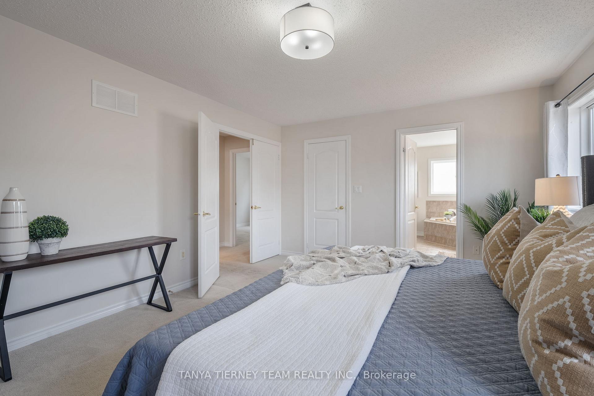 Photo 17 of 364 Carnwith Drive E, Whitby, Brooklin — HOMEH