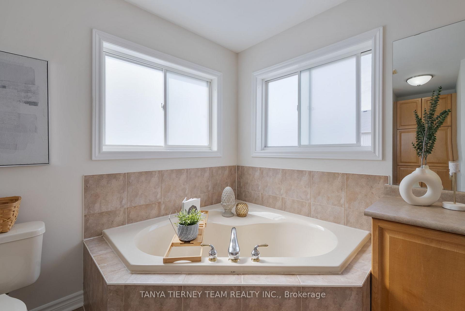 Photo 24 of 364 Carnwith Drive E, Whitby, Brooklin — HOMEH
