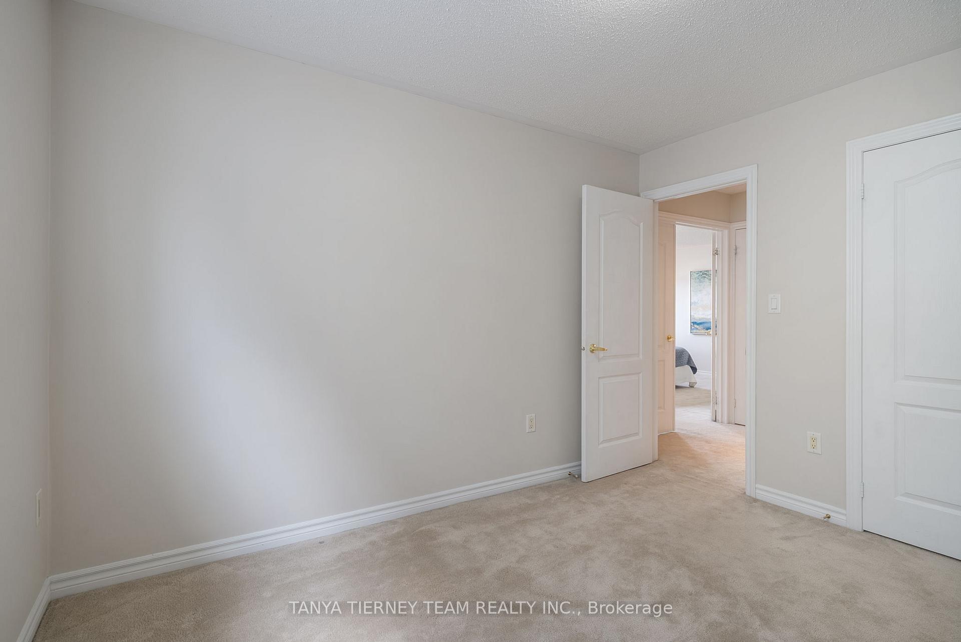 Photo 22 of 364 Carnwith Drive E, Whitby, Brooklin — HOMEH