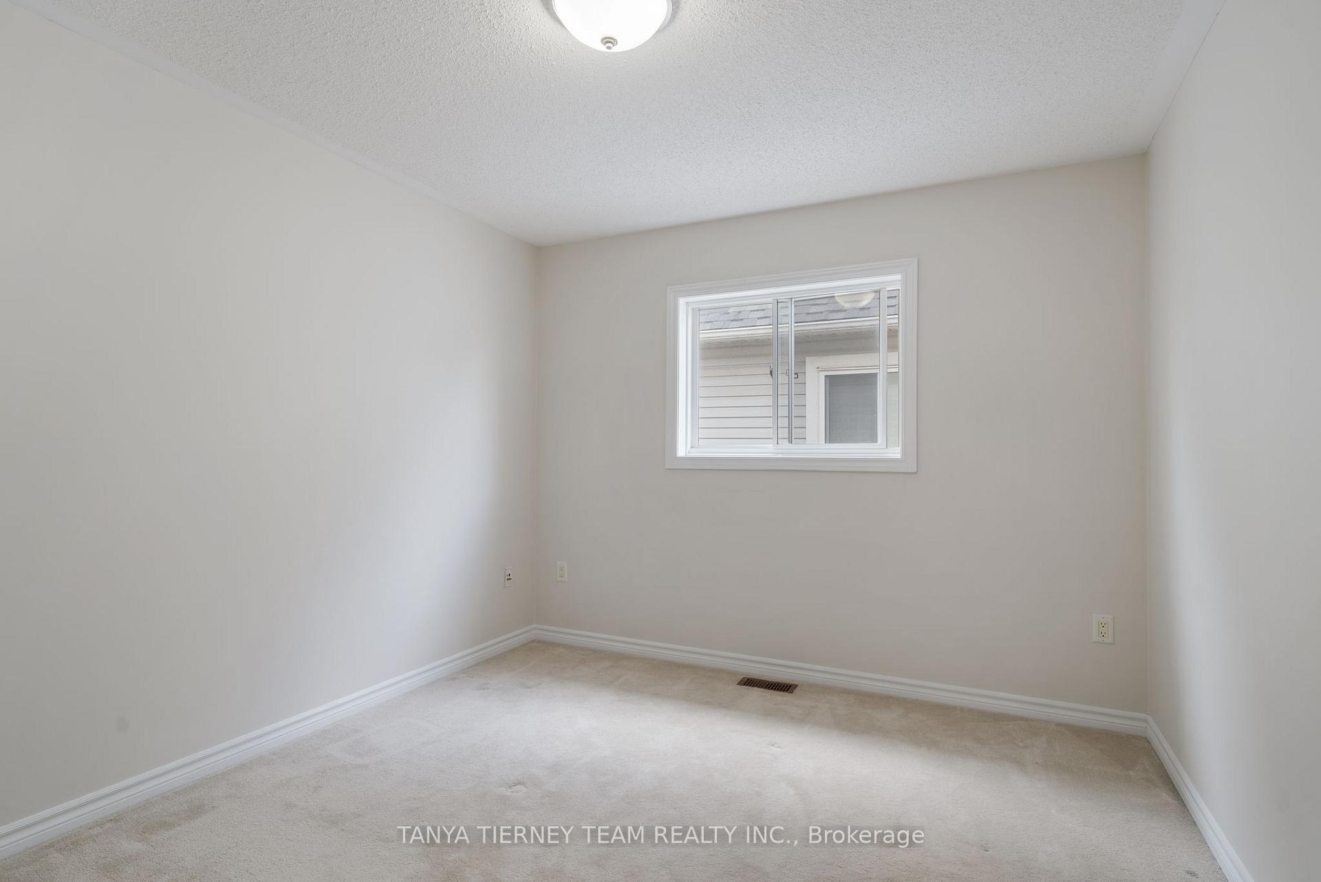 Photo 19 of 364 Carnwith Drive E, Whitby, Brooklin — HOMEH