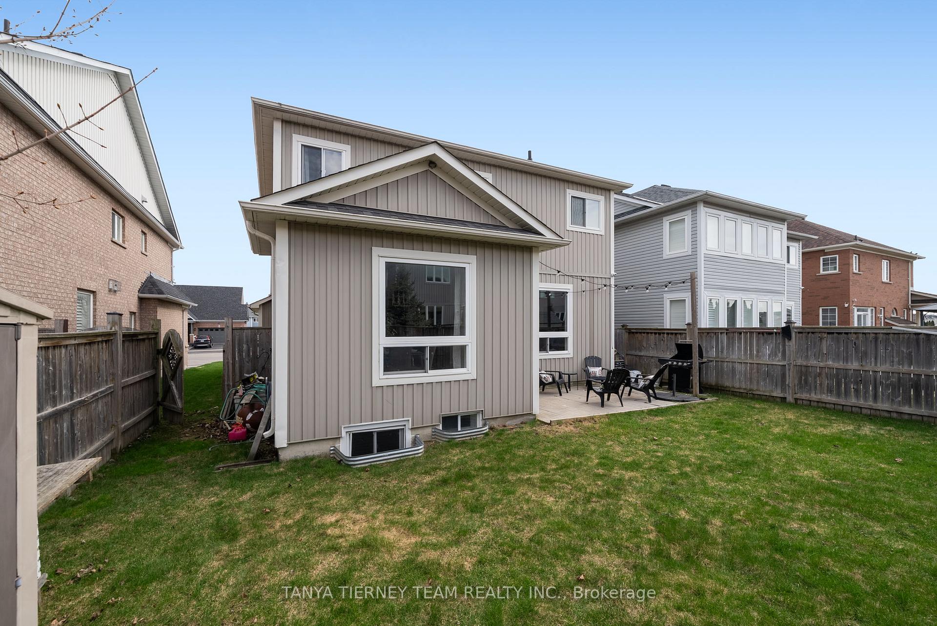 Photo 32 of 364 Carnwith Drive E, Whitby, Brooklin — HOMEH