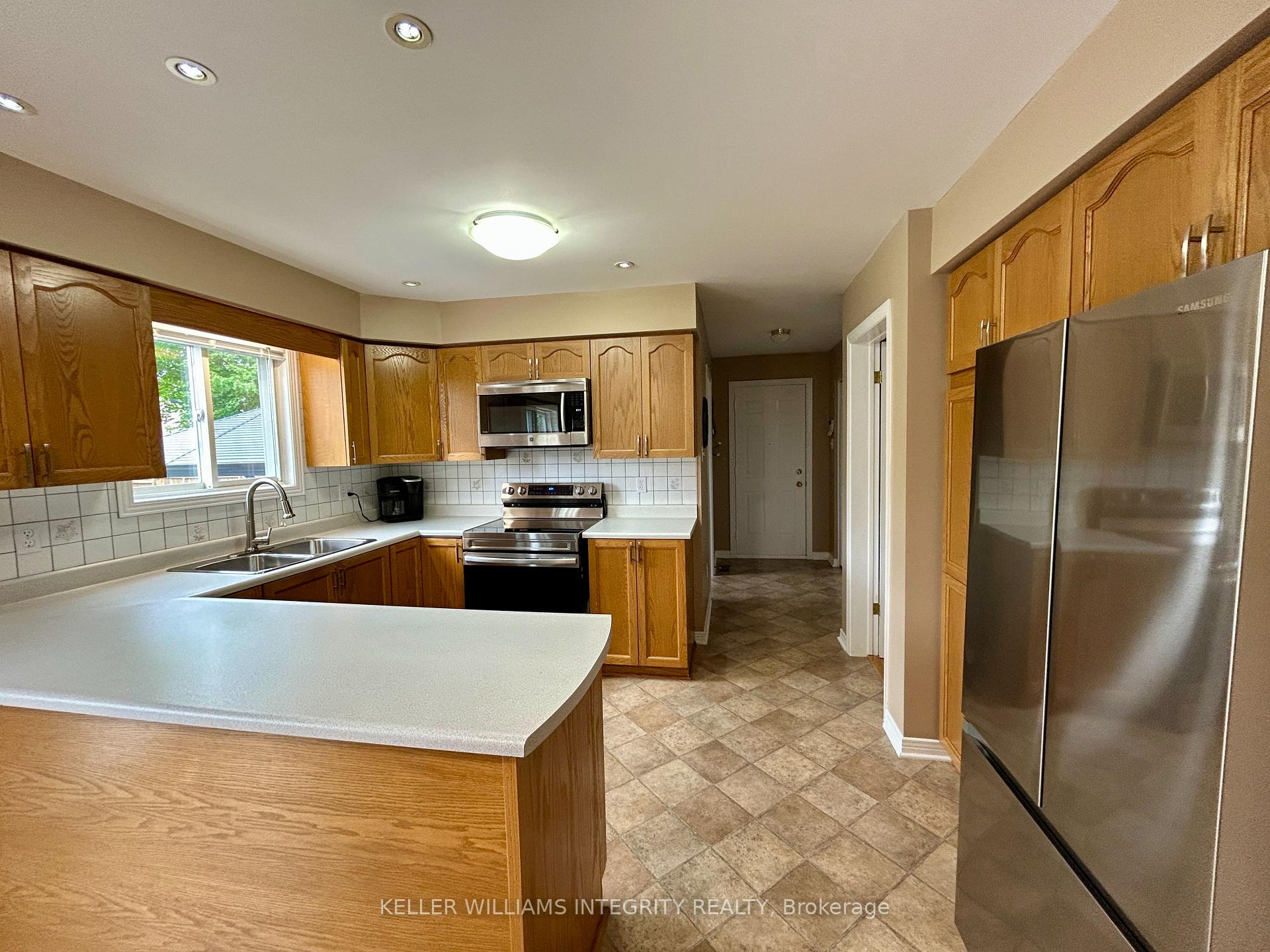 Photo 10 of 25 Jacqueline Crescent, Ottawa, Stittsville (Central) — HOMEH