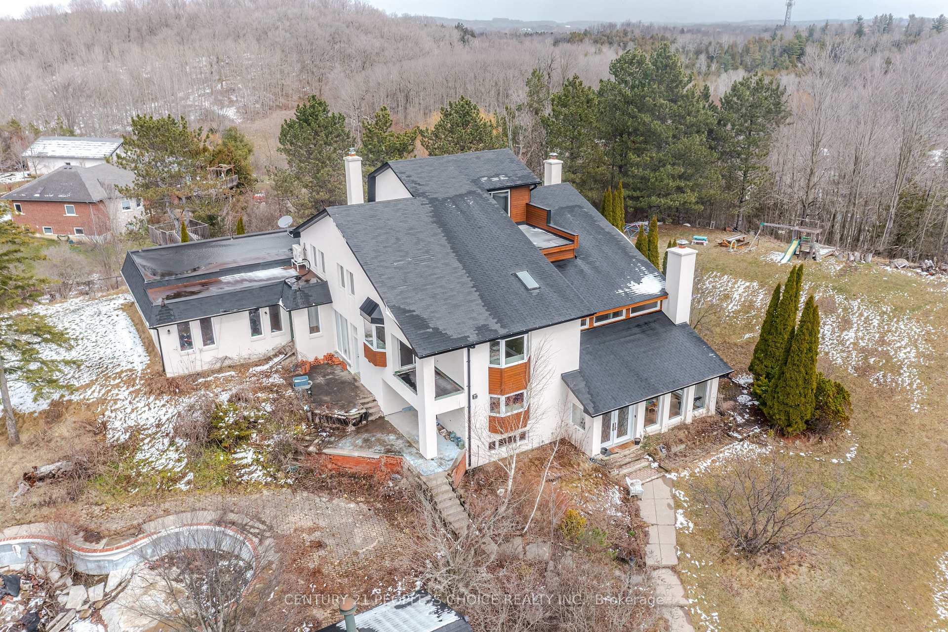 Photo 2 of 29 Bartley Drive, Caledon, Rural Caledon — HOMEH