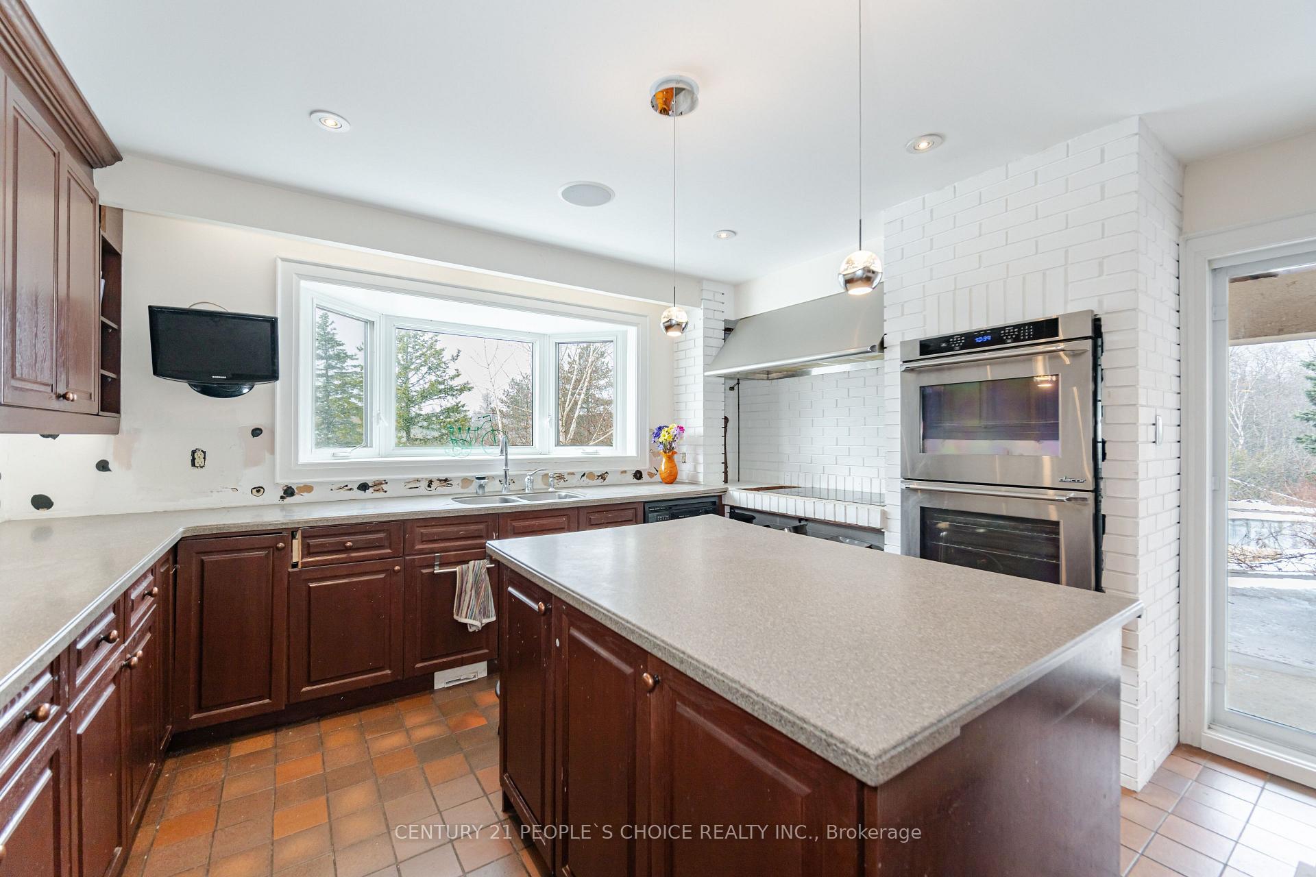 Photo 12 of 29 Bartley Drive, Caledon, Rural Caledon — HOMEH