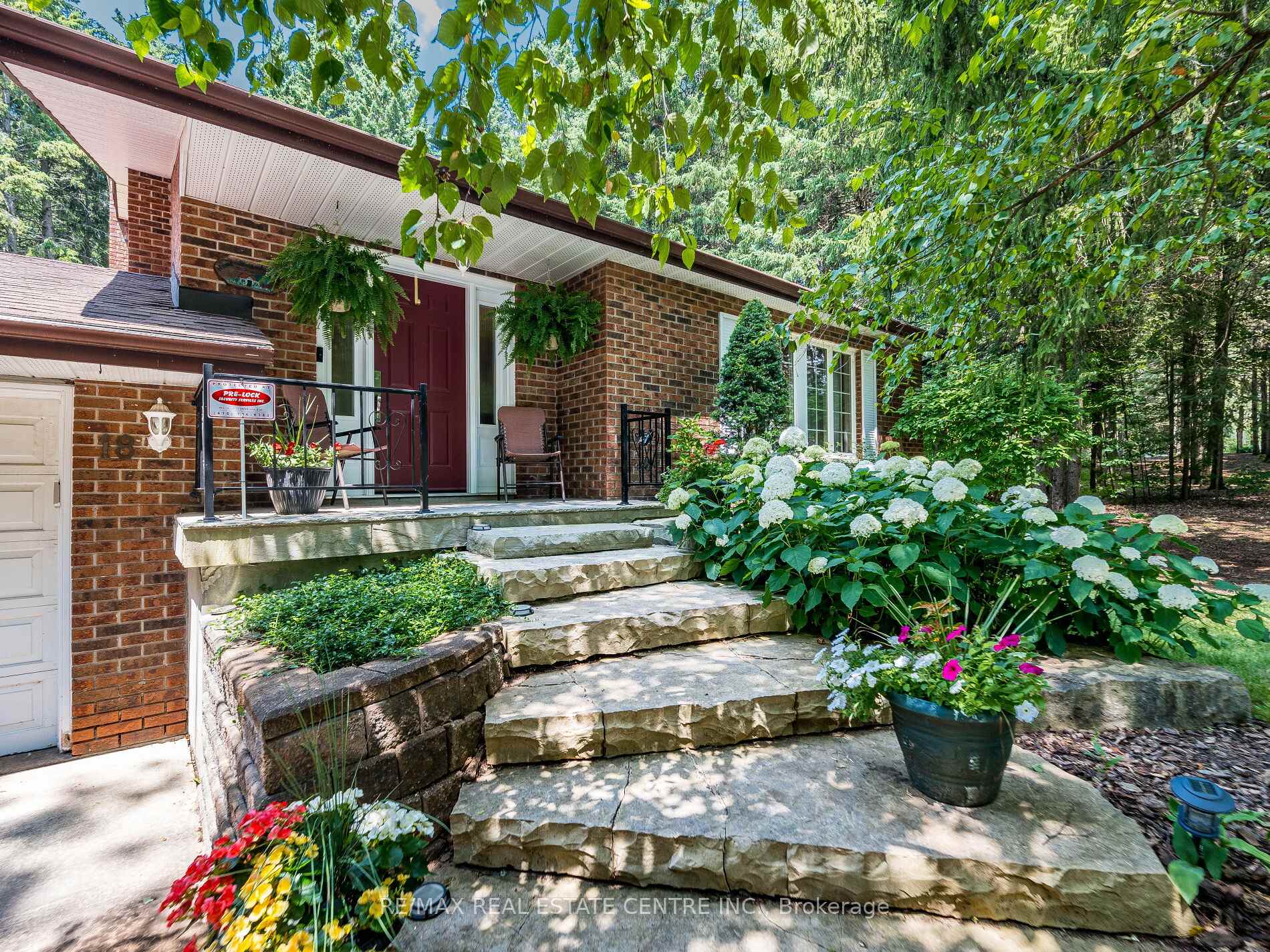 Photo 3 of 18 Damascus Drive, Caledon, Caledon East — HOMEH