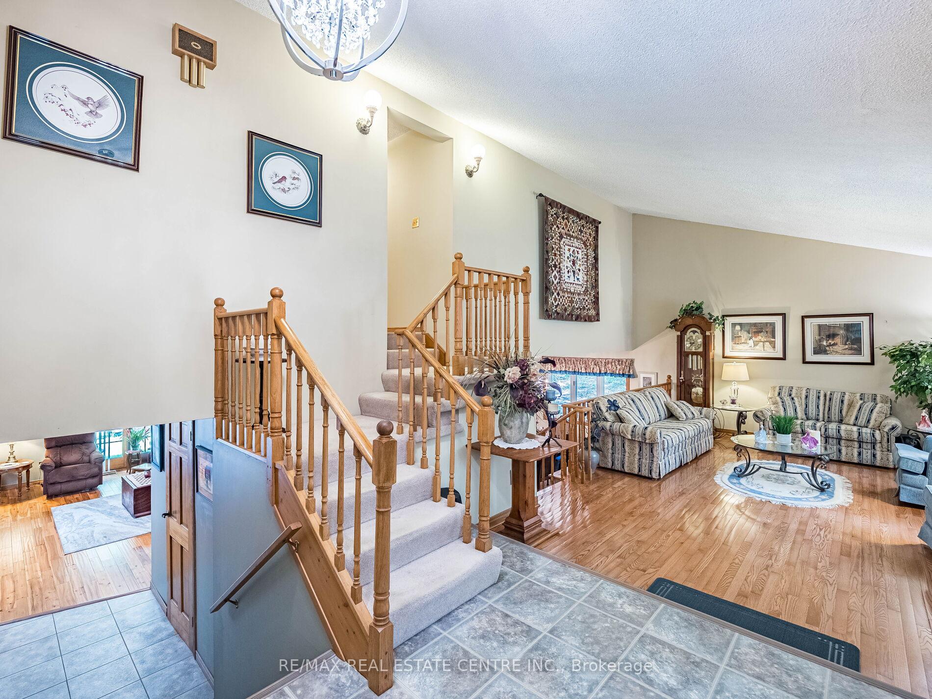 Photo 5 of 18 Damascus Drive, Caledon, Caledon East — HOMEH