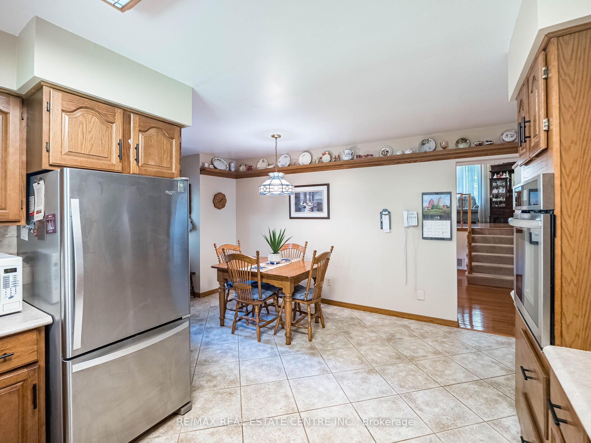 Photo 9 of 18 Damascus Drive, Caledon, Caledon East — HOMEH