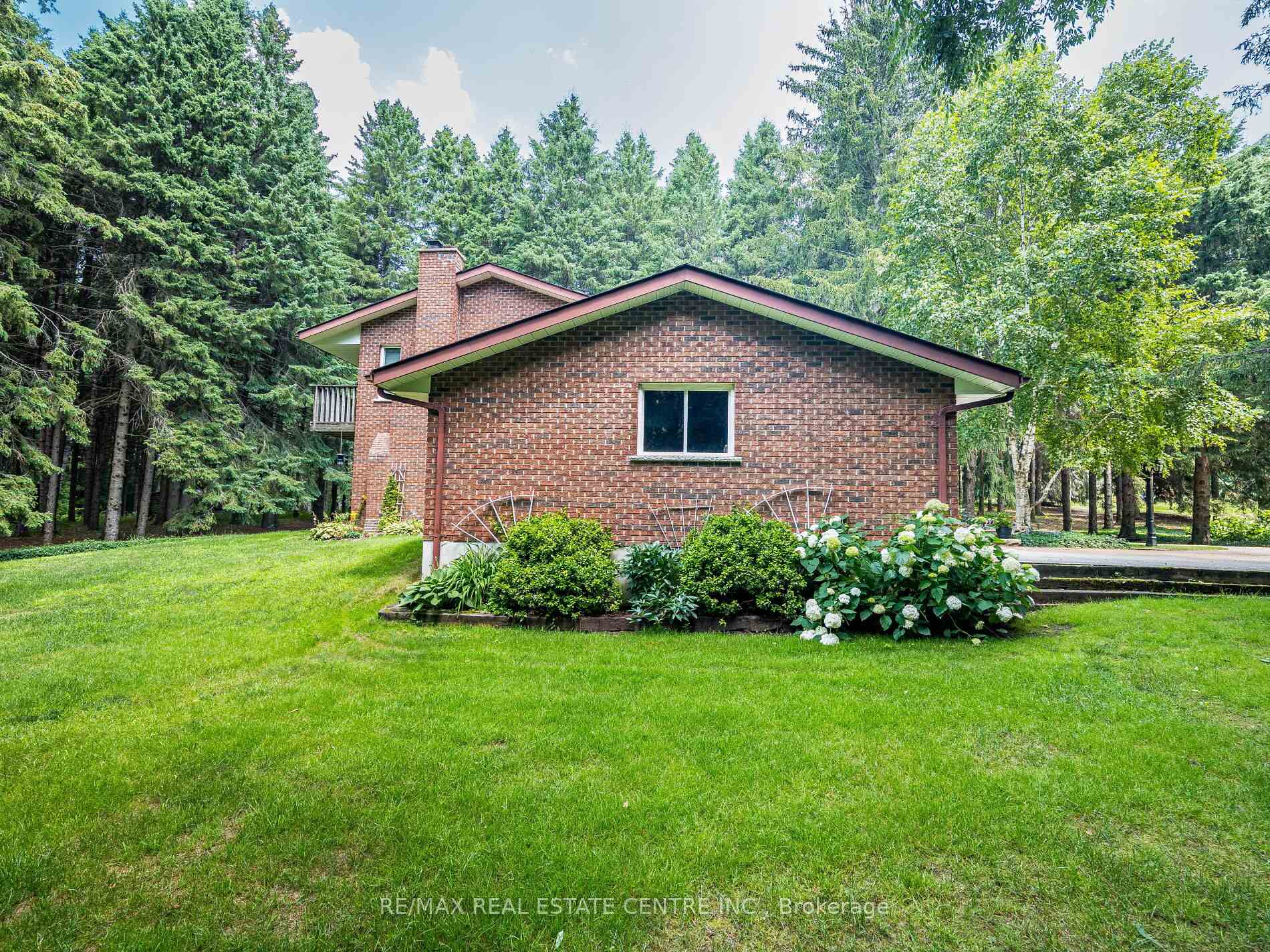 Photo 30 of 18 Damascus Drive, Caledon, Caledon East — HOMEH