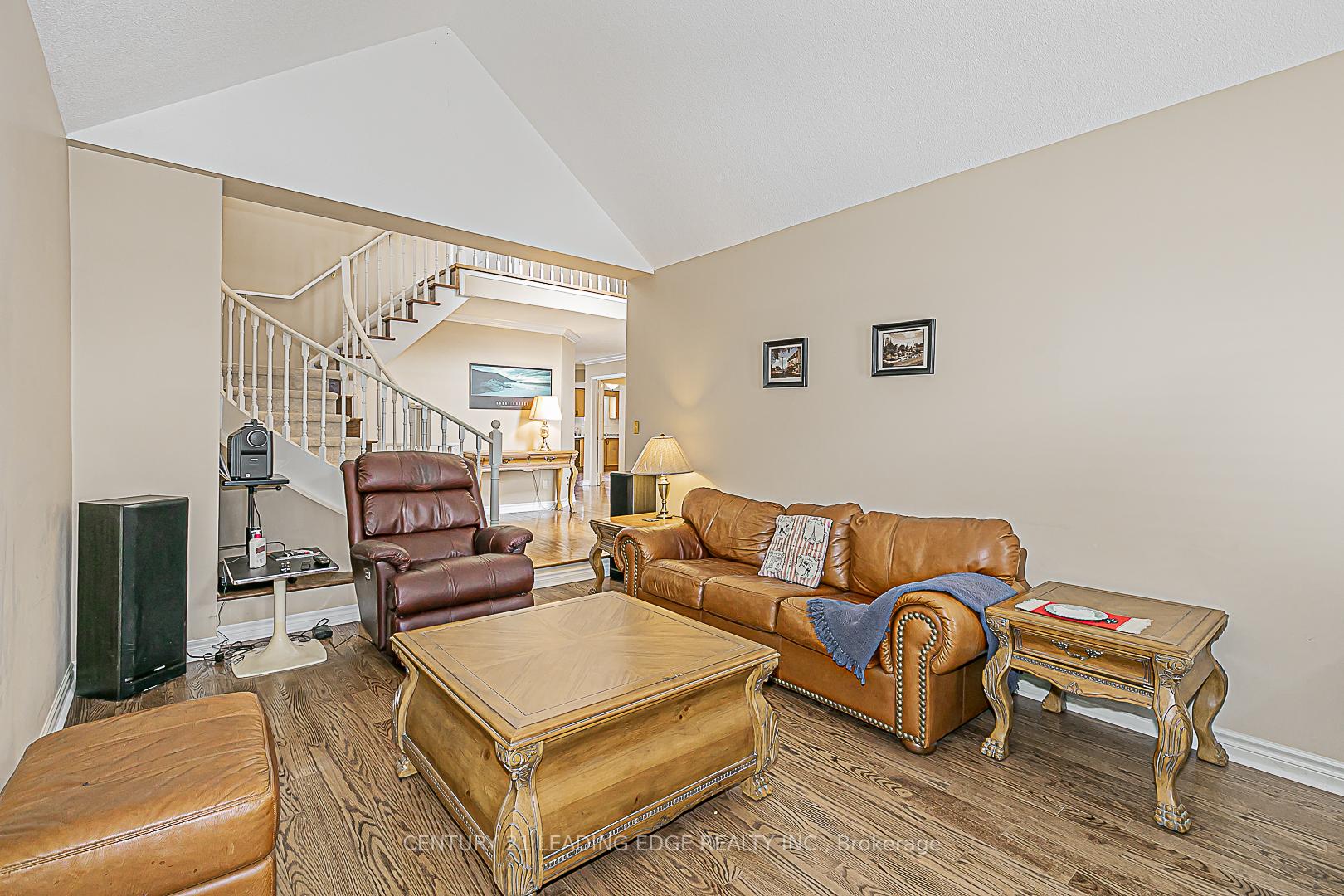 Photo 11 of 30 Wigston Court, Whitby, Rolling Acres — HOMEH